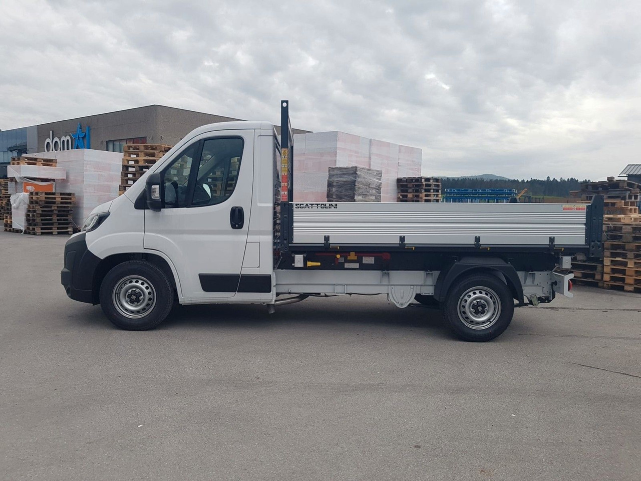 Fiat Ducato 35H L2H1 EKA 3-Seiten-Kipper 180 PS AHK - Furgoneta basculante: foto 2 Fiat Ducato 35H L2H1 EKA 3-Seiten-Kipper 180 PS AHK - Furgoneta basculante: foto 2