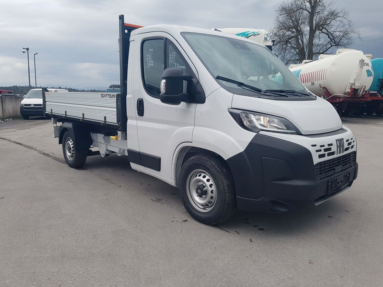 Fiat Ducato 35H L2H1 EKA 3-Seiten-Kipper 180 PS AHK - Furgoneta basculante: foto 2 Fiat Ducato 35H L2H1 EKA 3-Seiten-Kipper 180 PS AHK - Furgoneta basculante: foto 2