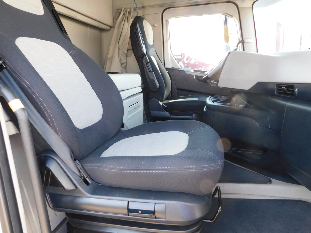Ford F max 4x2 scab e6 12s2620 - Cabeza tractora: foto 5 Ford F max 4x2 scab e6 12s2620 - Cabeza tractora: foto 5