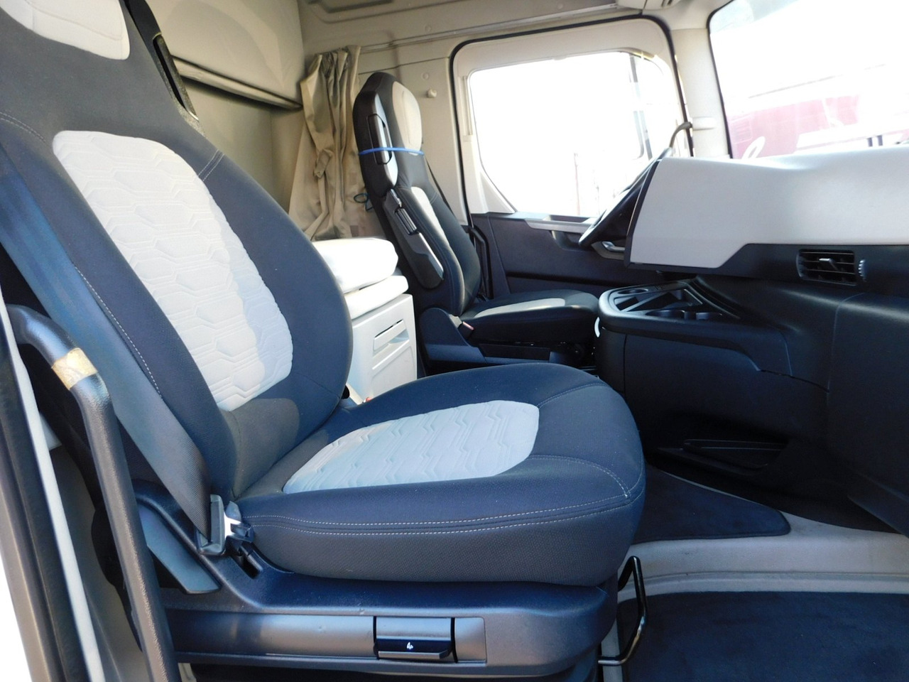 Ford F max 4x2 scab e6 12s2620 - Cabeza tractora: foto 5 Ford F max 4x2 scab e6 12s2620 - Cabeza tractora: foto 5