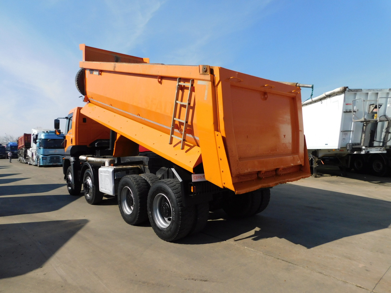 Ford 4142d 8x4 dcab e6 16s2230 - Camión volquete: foto 4 Ford 4142d 8x4 dcab e6 16s2230 - Camión volquete: foto 4