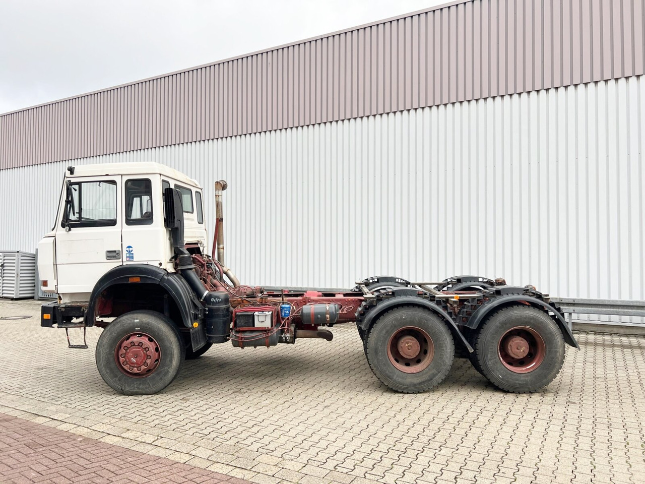 Camión chasis 260-34 AHW 6x6 260-34 AHW 6x6, V8, Manual, Full Steel: foto 13