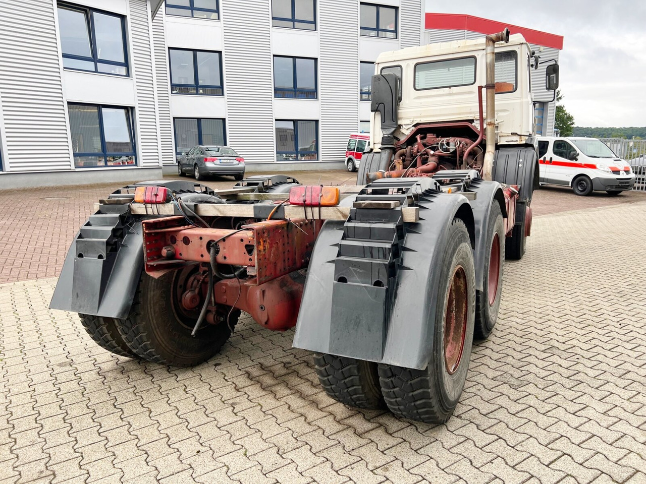 Camión chasis 260-34 AHW 6x6 260-34 AHW 6x6, V8, Manual, Full Steel: foto 10