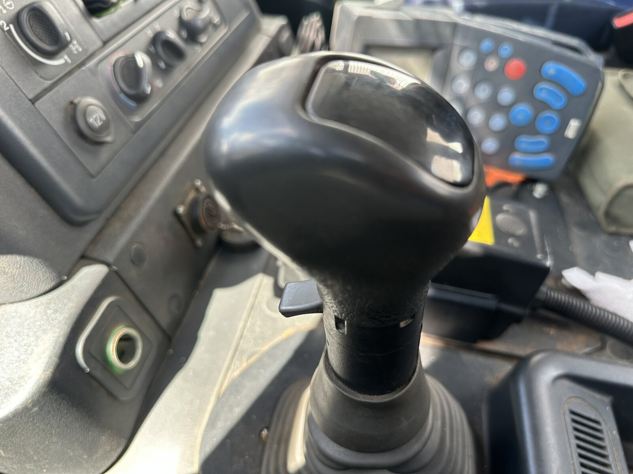 Andere Trakker AD190T33WP 4x4 Trakker AD190T33WP 4x4, Winterdienstausstattung - Camión chasis: foto 3 Andere Trakker AD190T33WP 4x4 Trakker AD190T33WP 4x4, Winterdienstausstattung - Camión chasis: foto 3