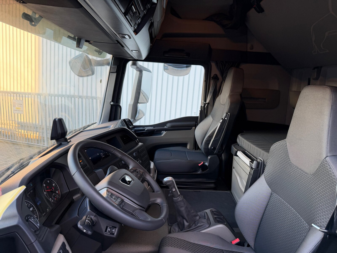 MAN TGS 33.520 6x4 BL SA TGS 33.520 6x4 BL SA, Retarder, LED, Nebenantrieb - Cabeza tractora: foto 3 MAN TGS 33.520 6x4 BL SA TGS 33.520 6x4 BL SA, Retarder, LED, Nebenantrieb - Cabeza tractora: foto 3