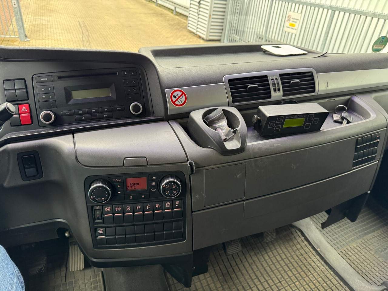 MAN TGX 18.360 4x2 BLS TGX 18.360 4x2 BLS, Fahrschulausstattung - Cabeza tractora: foto 4 MAN TGX 18.360 4x2 BLS TGX 18.360 4x2 BLS, Fahrschulausstattung - Cabeza tractora: foto 4