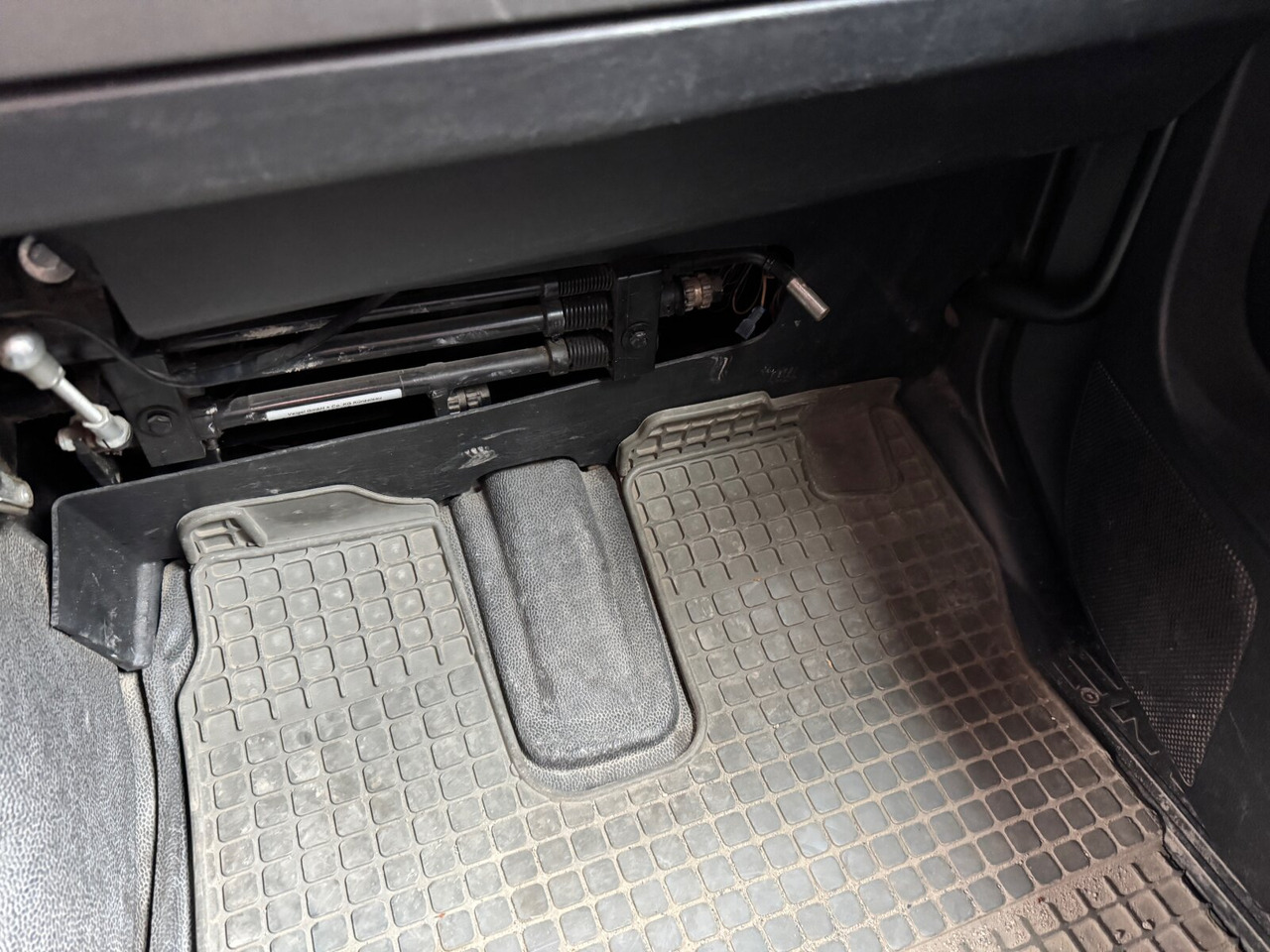 MAN TGX 18.360 4x2 BLS TGX 18.360 4x2 BLS, Fahrschulausstattung - Cabeza tractora: foto 3 MAN TGX 18.360 4x2 BLS TGX 18.360 4x2 BLS, Fahrschulausstattung - Cabeza tractora: foto 3