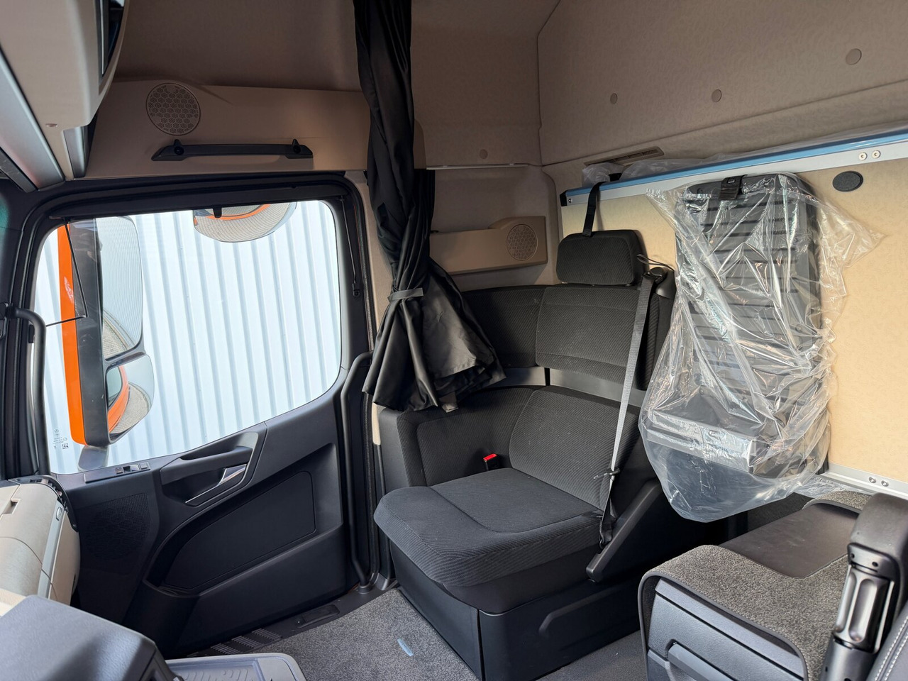 Mercedes-Benz Actros 3363 LS 6x4 Actros 3363 LS 6x4, Retarder, SoloStar, MultimediaCockpit, Navi, LED - Cabeza tractora: foto 5 Mercedes-Benz Actros 3363 LS 6x4 Actros 3363 LS 6x4, Retarder, SoloStar, MultimediaCockpit, Navi, LED - Cabeza tractora: foto 5