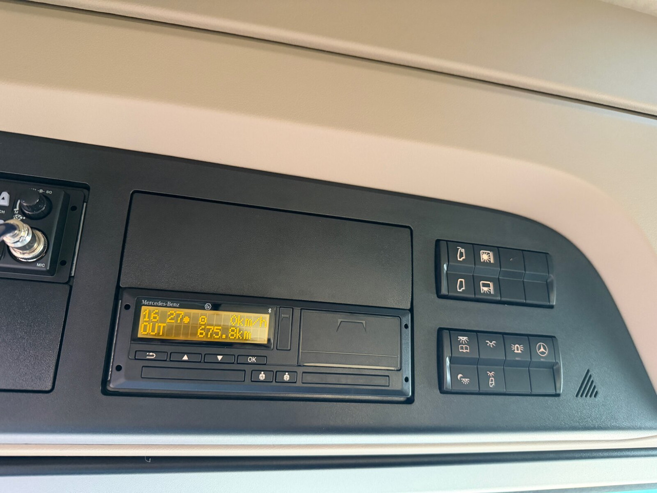 Mercedes-Benz Actros 3363 LS 6x4 Actros 3363 LS 6x4, Retarder, SoloStar, MultimediaCockpit, Navi, LED - Cabeza tractora: foto 4 Mercedes-Benz Actros 3363 LS 6x4 Actros 3363 LS 6x4, Retarder, SoloStar, MultimediaCockpit, Navi, LED - Cabeza tractora: foto 4