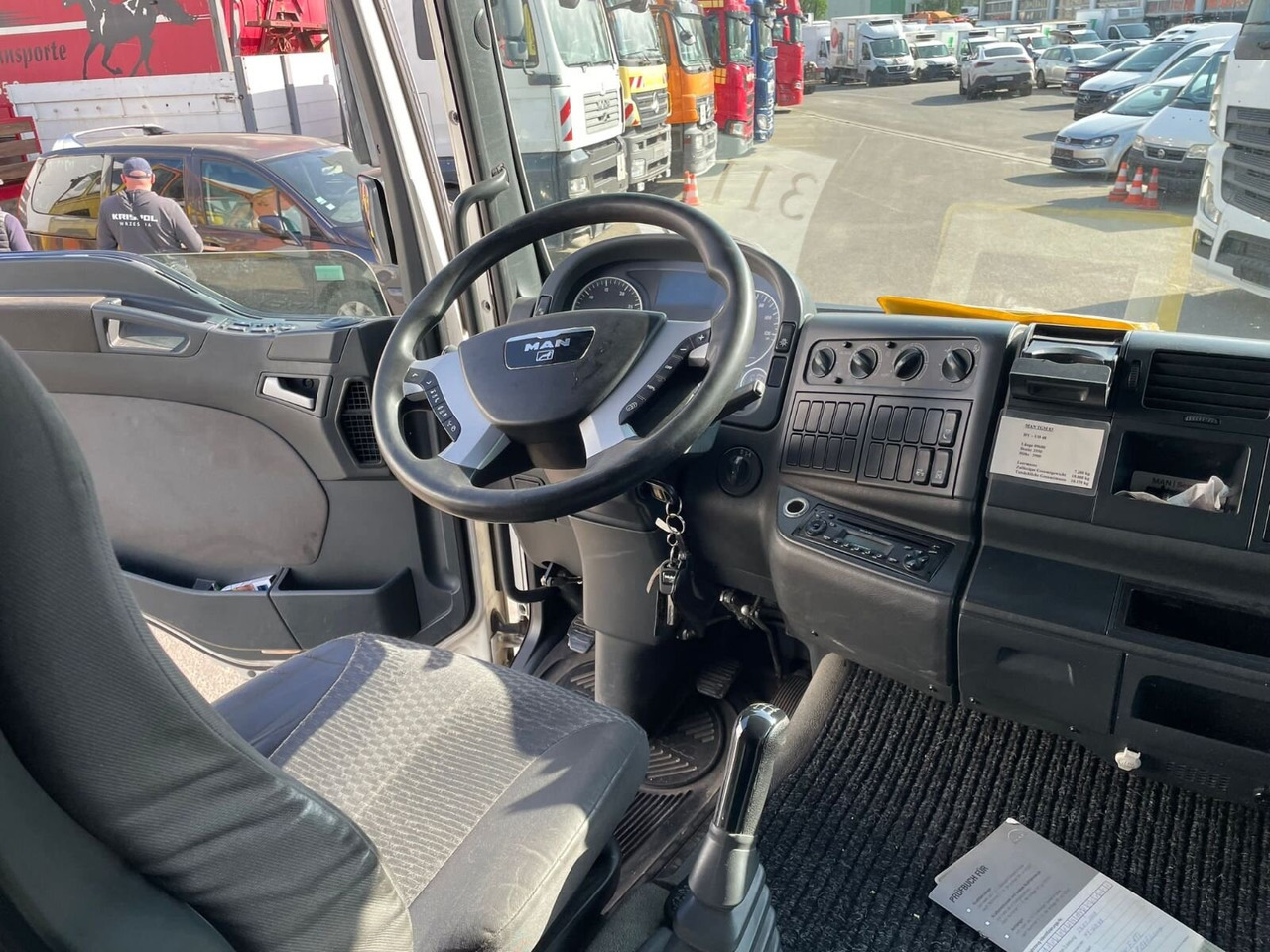 MAN TGM 18.330 4X2 LL TGM 18.330 4X2 LL, Fahrschulausstattung - Camión: foto 2 MAN TGM 18.330 4X2 LL TGM 18.330 4X2 LL, Fahrschulausstattung - Camión: foto 2