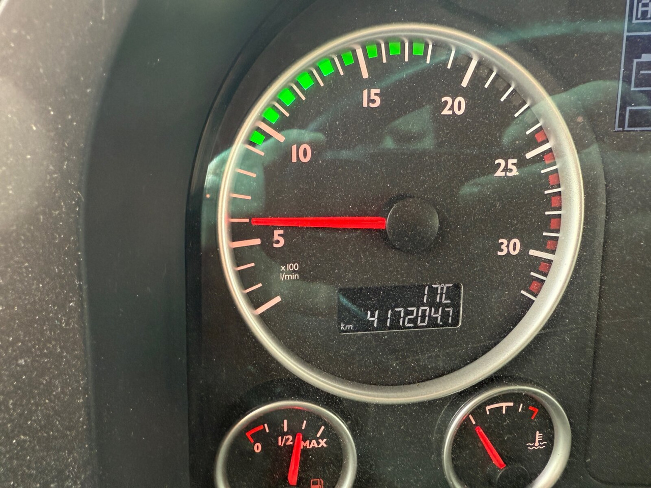 MAN TGS 35.460 8x4-4 BL TGS 35.460 8x4-4 BL, Intarder, Lenk/Lift, Kippsilo ca. 32m³, Kompressor - Camión: foto 3 MAN TGS 35.460 8x4-4 BL TGS 35.460 8x4-4 BL, Intarder, Lenk/Lift, Kippsilo ca. 32m³, Kompressor - Camión: foto 3