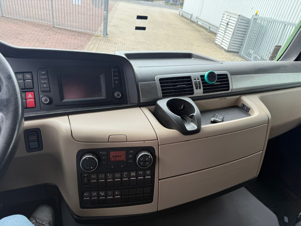 MAN TGS 35.460 8x4-4 BL TGS 35.460 8x4-4 BL, Intarder, Lenk/Lift, Kippsilo ca. 32m³, Kompressor - Camión: foto 5 MAN TGS 35.460 8x4-4 BL TGS 35.460 8x4-4 BL, Intarder, Lenk/Lift, Kippsilo ca. 32m³, Kompressor - Camión: foto 5