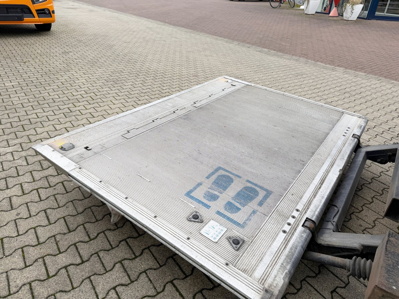 Mercedes-Benz Actros 1832 L 4x2 Actros 1832 L 4x2, Kühlkoffer, 2x Trennwand, Carrier, LBW BÄR - Camión: foto 4 Mercedes-Benz Actros 1832 L 4x2 Actros 1832 L 4x2, Kühlkoffer, 2x Trennwand, Carrier, LBW BÄR - Camión: foto 4