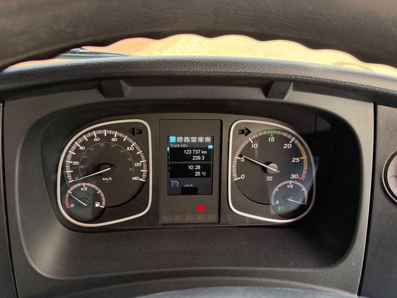 Mercedes-Benz Atego 1524 LKO 4x2 Atego 1524 LKO 4x2, Kehrmaschine FAUN Viajet 6RH - Camión: foto 5 Mercedes-Benz Atego 1524 LKO 4x2 Atego 1524 LKO 4x2, Kehrmaschine FAUN Viajet 6RH - Camión: foto 5