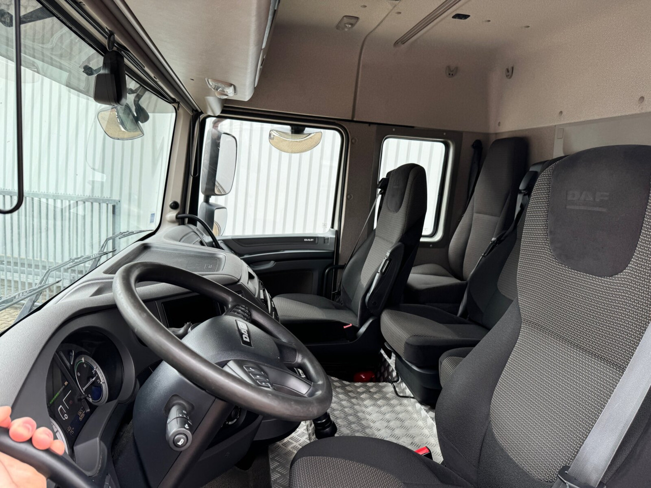 DAF XF 410 FA 4x2 XF 410 FA 4x2, Fahrschule, 2x AHK, 6 Sitze - Camión caja abierta: foto 3 DAF XF 410 FA 4x2 XF 410 FA 4x2, Fahrschule, 2x AHK, 6 Sitze - Camión caja abierta: foto 3