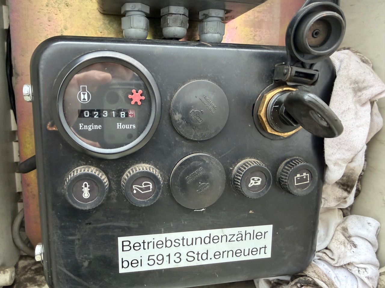 Faehndrich AG TKS-Z13 Asphaltkocher Faehndrich AG TKS-Z13 Asphaltkocher - Cisterna de riego asfáltico: foto 2 Faehndrich AG TKS-Z13 Asphaltkocher Faehndrich AG TKS-Z13 Asphaltkocher - Cisterna de riego asfáltico: foto 2