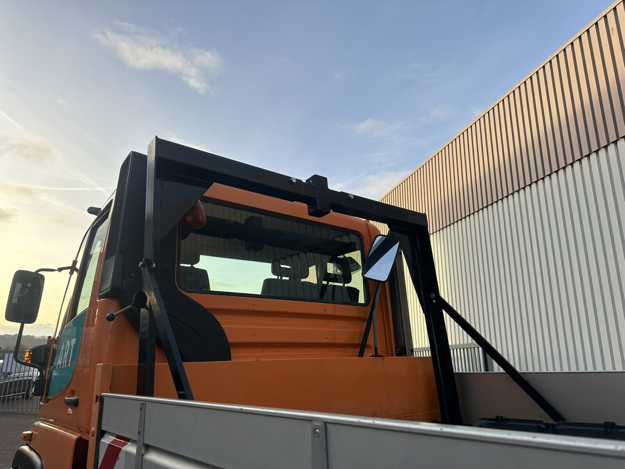 Unimog U300 405/10 4x4 U300 405/10 4x4, Kommunalhydraulik, Frontzapfwelle, Kipper - Furgoneta: foto 2 Unimog U300 405/10 4x4 U300 405/10 4x4, Kommunalhydraulik, Frontzapfwelle, Kipper - Furgoneta: foto 2