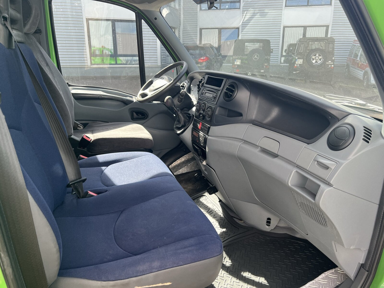 Foto del interior 1: Camión multibasculante, Furgoneta Iveco Daily 45C15D 4x2 Doka Daily 45C15D 4x2 Doka, City-Abroller