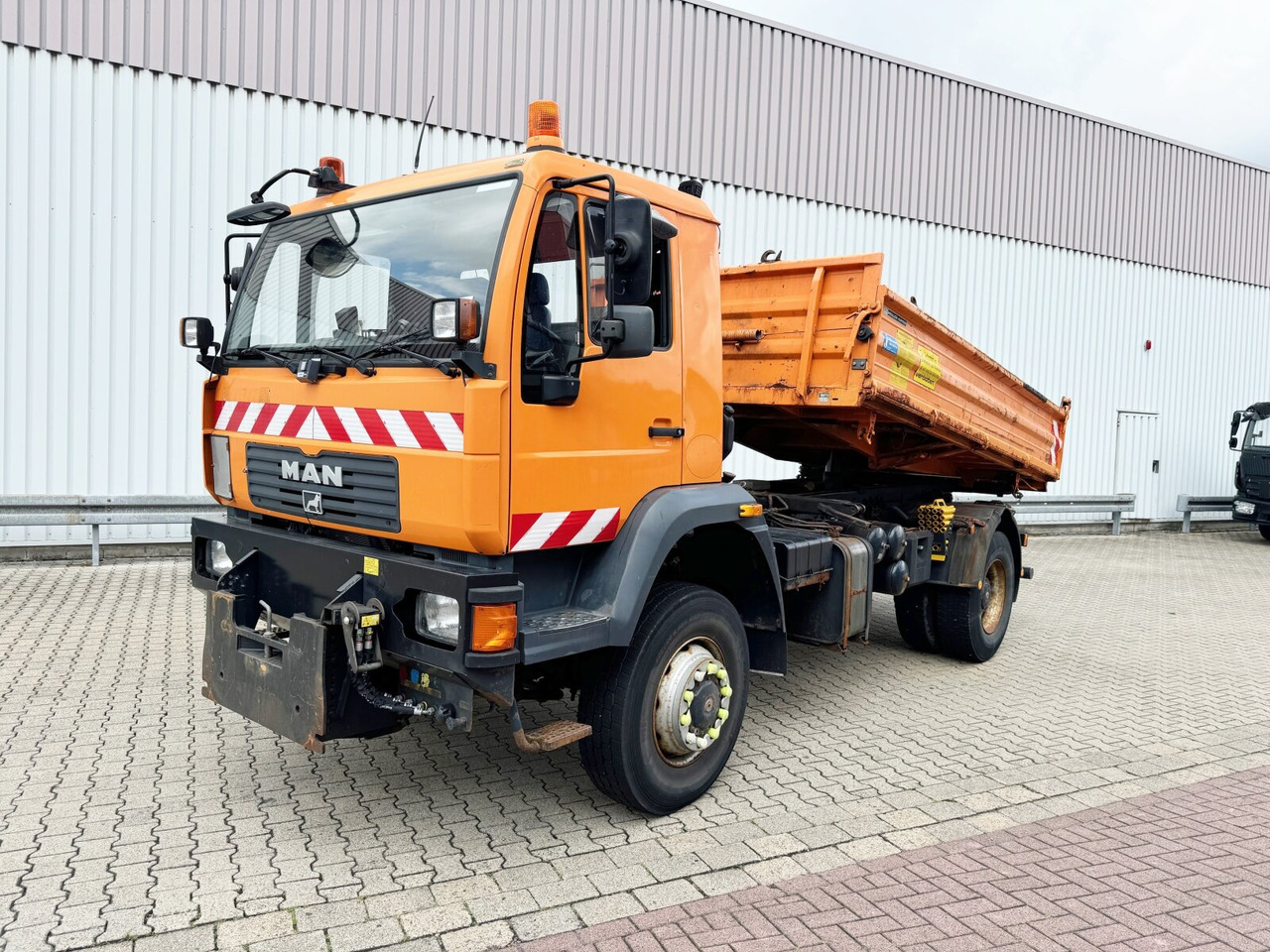 MAN LE 18.280 4X4 BB LE 18.280 4X4 BB, Winterdienstausstattung, Grüne Plakette - Camión volquete, Camión grúa: foto 1 MAN LE 18.280 4X4 BB LE 18.280 4X4 BB, Winterdienstausstattung, Grüne Plakette - Camión volquete, Camión grúa: foto 1