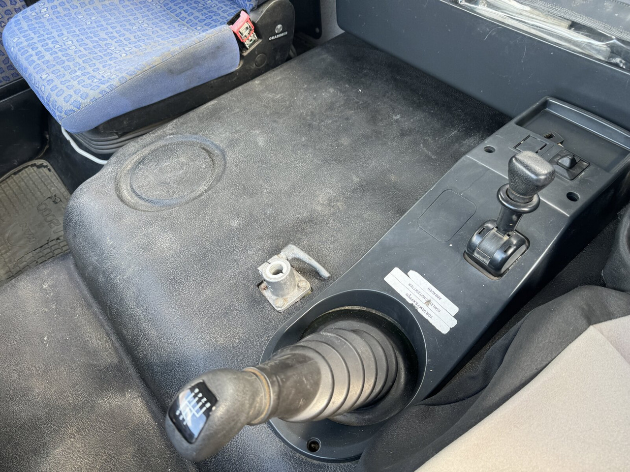 MAN LE 8.150 4x2 BB LE 8.150 4x2 BB, City-Abroller, Winterdienstausstattung - Camión multibasculante: foto 3 MAN LE 8.150 4x2 BB LE 8.150 4x2 BB, City-Abroller, Winterdienstausstattung - Camión multibasculante: foto 3