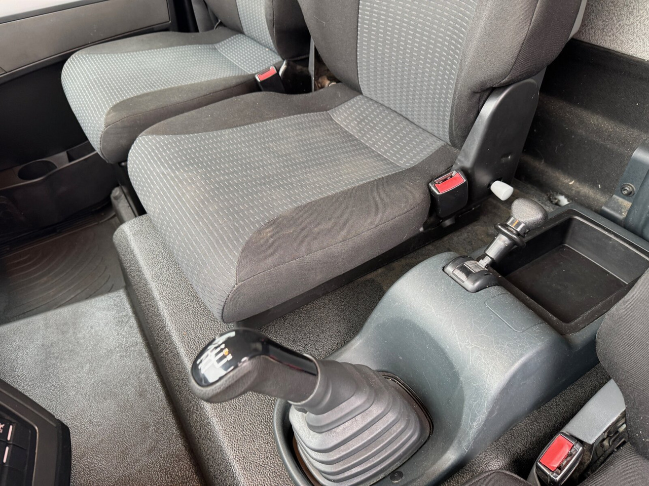 MAN TGL 8.150/180 4x2 BL TGL 8.150/180 4x2 BL, Möbelkoffer mit Rolltor - Camión caja cerrada: foto 5 MAN TGL 8.150/180 4x2 BL TGL 8.150/180 4x2 BL, Möbelkoffer mit Rolltor - Camión caja cerrada: foto 5