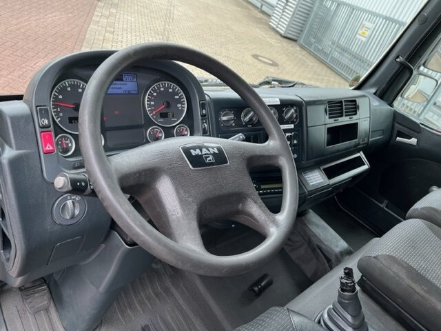 MAN TGL 8.180 4x2 BL TGL 8.180 4x2 BL mit MBB LBW - Camión caja cerrada: foto 4 MAN TGL 8.180 4x2 BL TGL 8.180 4x2 BL mit MBB LBW - Camión caja cerrada: foto 4