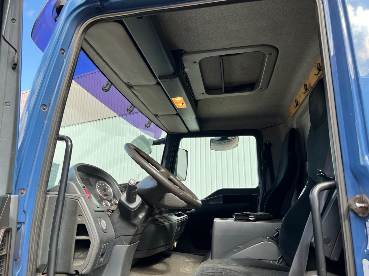 MAN TGM 15.250/340 4X2 BL TGM 15.250/340 4X2 BL mit Kran Palfinger PK 11001 - Camión grúa, Camión caja abierta: foto 4 MAN TGM 15.250/340 4X2 BL TGM 15.250/340 4X2 BL mit Kran Palfinger PK 11001 - Camión grúa, Camión caja abierta: foto 4