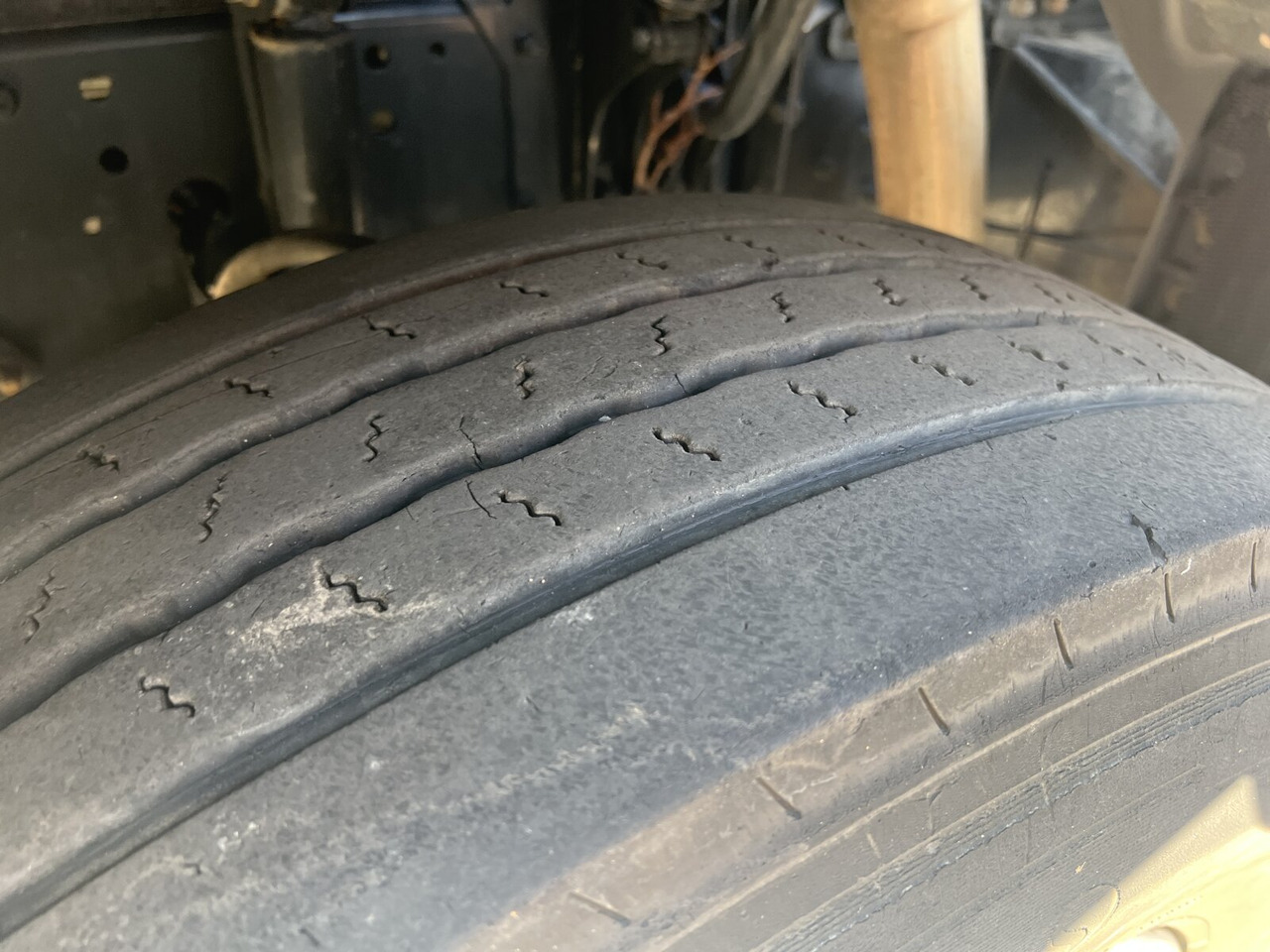 MAN TGM 18.320 4x2 BL TGM 18.320 4x2 BL, Hiab Tele-Absetzanlage, Funk - Camión portacontenedor de cadenas: foto 2 MAN TGM 18.320 4x2 BL TGM 18.320 4x2 BL, Hiab Tele-Absetzanlage, Funk - Camión portacontenedor de cadenas: foto 2