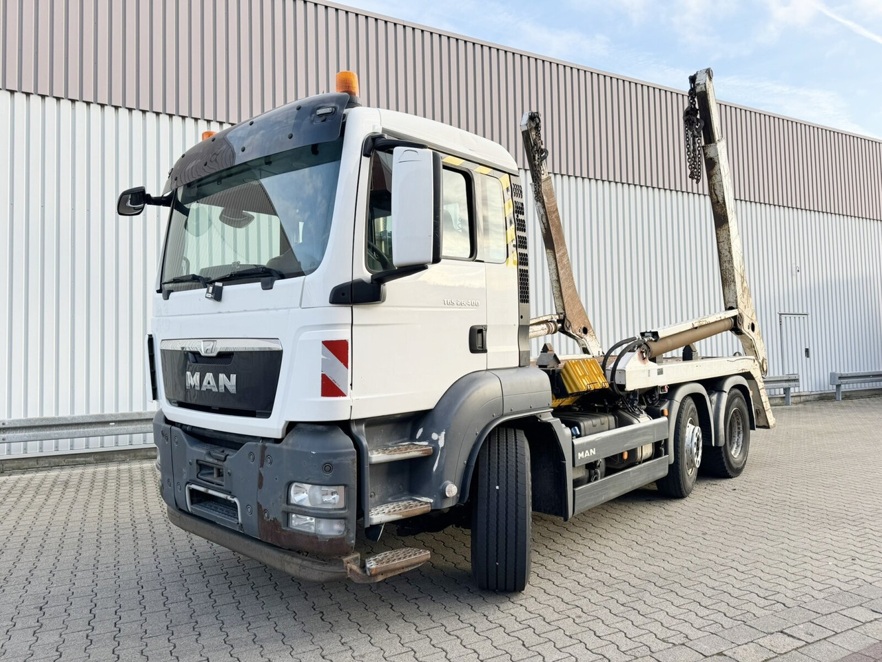 MAN TGS 26.400 6x2/4 BL TGS 26.400 6x2/4 BL mit Vorlauflenk-/liftachse, Multilift - Camión portacontenedor de cadenas: foto 1 MAN TGS 26.400 6x2/4 BL TGS 26.400 6x2/4 BL mit Vorlauflenk-/liftachse, Multilift - Camión portacontenedor de cadenas: foto 1
