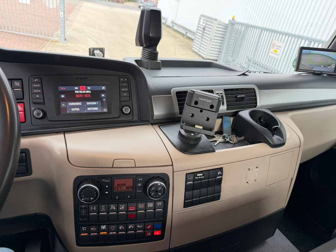 MAN TGS 26.420 6X2/4 BL TGS 26.420 6X2/4 BL, Intarder, Vorlauflenk-/lift, Tele-Absetzer, Funk - Camión portacontenedor de cadenas: foto 4 MAN TGS 26.420 6X2/4 BL TGS 26.420 6X2/4 BL, Intarder, Vorlauflenk-/lift, Tele-Absetzer, Funk - Camión portacontenedor de cadenas: foto 4