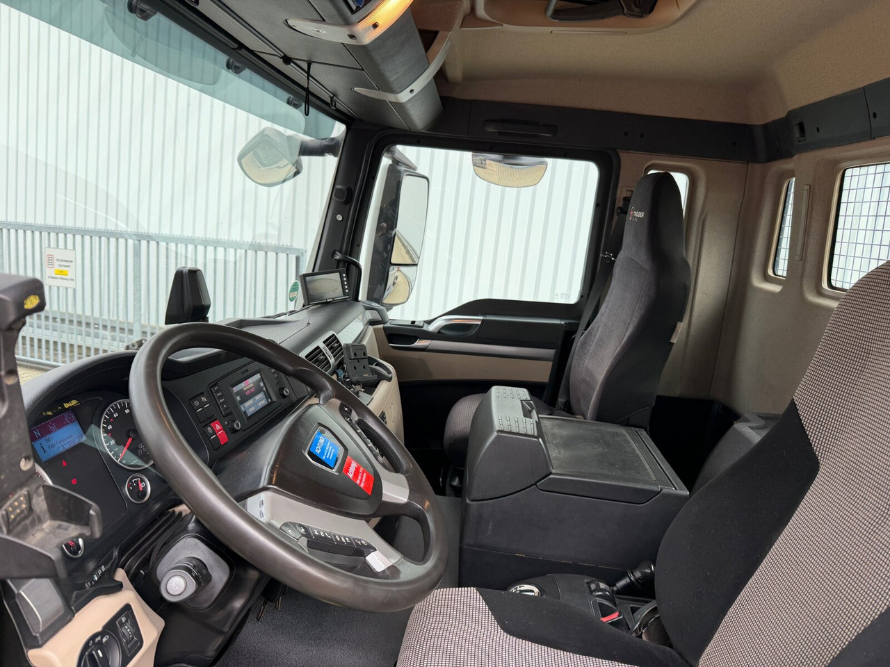 MAN TGS 26.420 6X2/4 BL TGS 26.420 6X2/4 BL, Intarder, Vorlauflenk-/lift, Tele-Absetzer, Funk - Camión portacontenedor de cadenas: foto 2 MAN TGS 26.420 6X2/4 BL TGS 26.420 6X2/4 BL, Intarder, Vorlauflenk-/lift, Tele-Absetzer, Funk - Camión portacontenedor de cadenas: foto 2