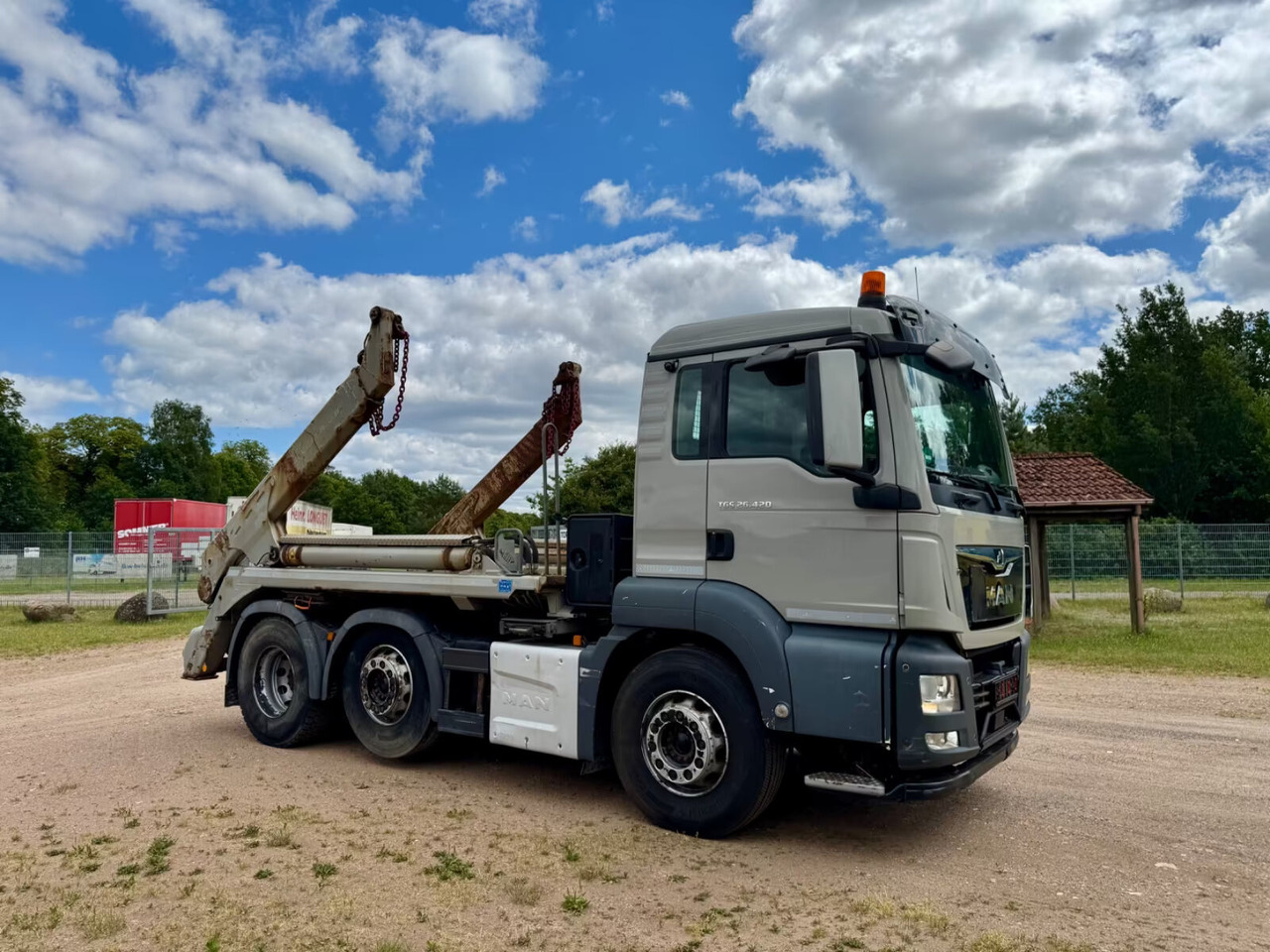 MAN TGS 26.420 6X2/4 BL TGS 26.420 6X2/4 BL, Lenk-/Liftachse, Tele-Absetzer, Funk - Camión portacontenedor de cadenas: foto 1 MAN TGS 26.420 6X2/4 BL TGS 26.420 6X2/4 BL, Lenk-/Liftachse, Tele-Absetzer, Funk - Camión portacontenedor de cadenas: foto 1