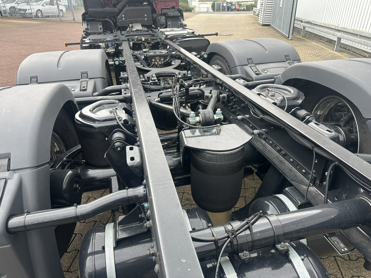 MAN TGS 26.440 6x2-4 LL CH TGS 26.440 6x2-4 LL CH, Lenk-/Liftachse, Navi, LED - Camión chasis: foto 4 MAN TGS 26.440 6x2-4 LL CH TGS 26.440 6x2-4 LL CH, Lenk-/Liftachse, Navi, LED - Camión chasis: foto 4