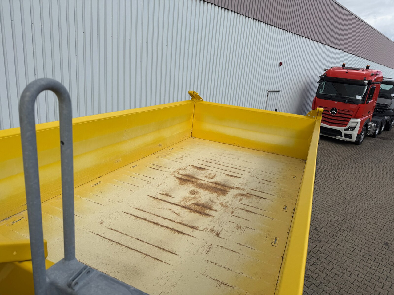 MAN TGS 26.470 6x6 BB TGS 26.470 6x6 BB, Hohe Bauart, Navi, Motorabtrieb, Bordmatik - Camión volquete: foto 2 MAN TGS 26.470 6x6 BB TGS 26.470 6x6 BB, Hohe Bauart, Navi, Motorabtrieb, Bordmatik - Camión volquete: foto 2