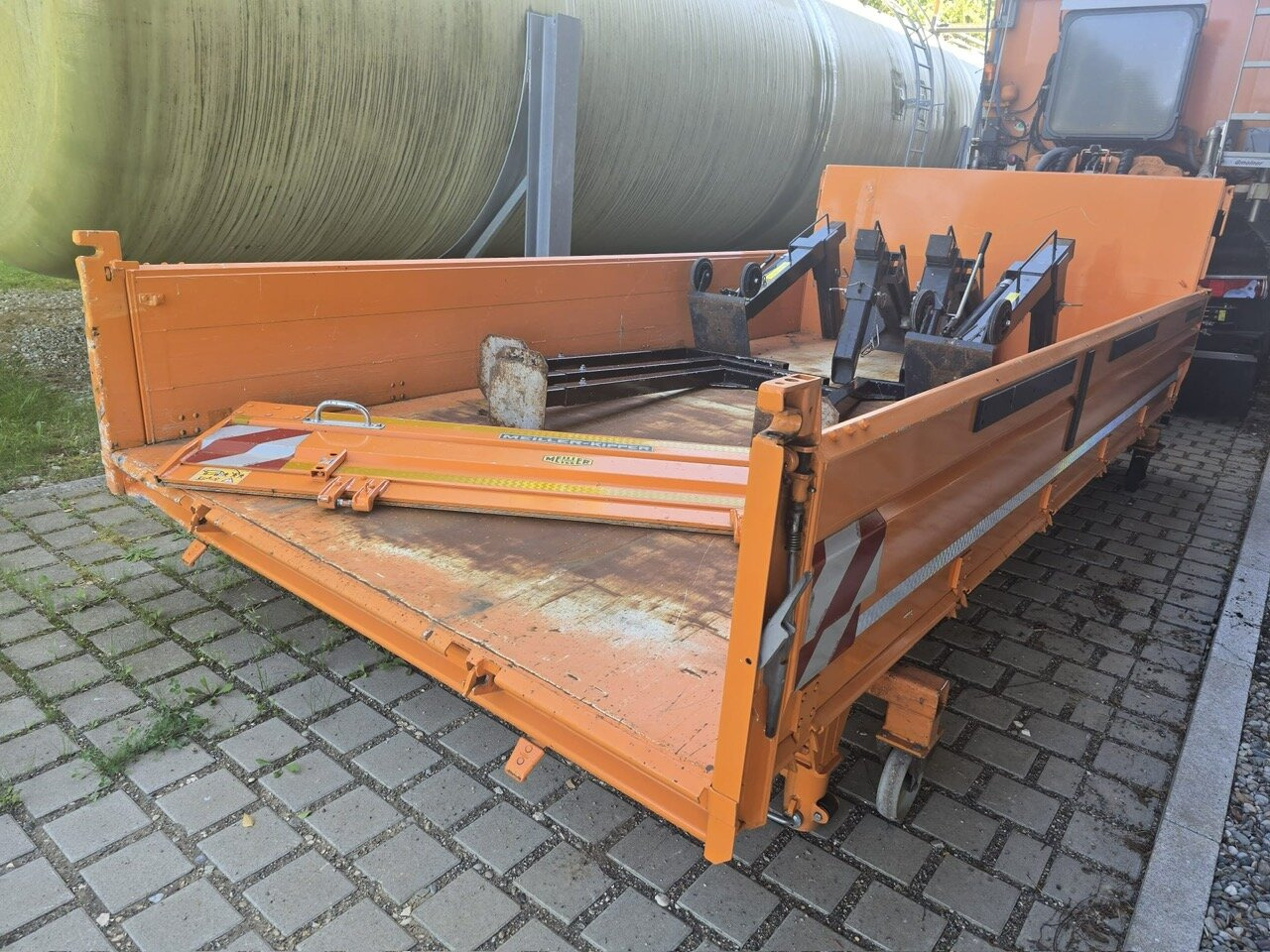MAN TGS 28.400 6x4-4 BL TGS 28.400 6x4-4 BL, EEV, Lenk-/Liftachse, Wechselsystem Kipper/Salzsteuer - Camión volquete: foto 2 MAN TGS 28.400 6x4-4 BL TGS 28.400 6x4-4 BL, EEV, Lenk-/Liftachse, Wechselsystem Kipper/Salzsteuer - Camión volquete: foto 2