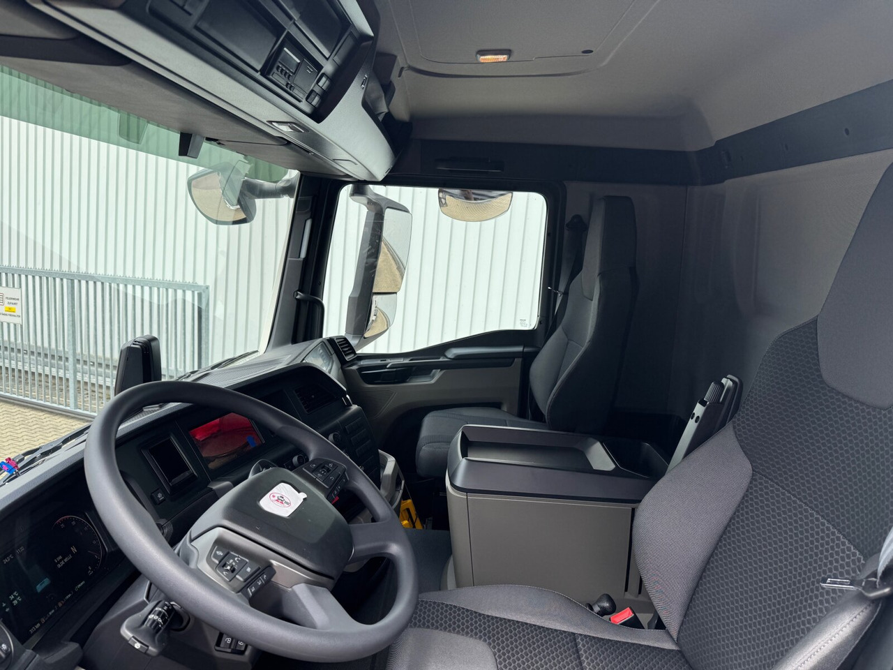 MAN TGS 33.480 6x6 BB CH TGS 33.480 6x6 BB CH, Hohe Bauart, Nebenantrieb - Camión multibasculante: foto 2 MAN TGS 33.480 6x6 BB CH TGS 33.480 6x6 BB CH, Hohe Bauart, Nebenantrieb - Camión multibasculante: foto 2