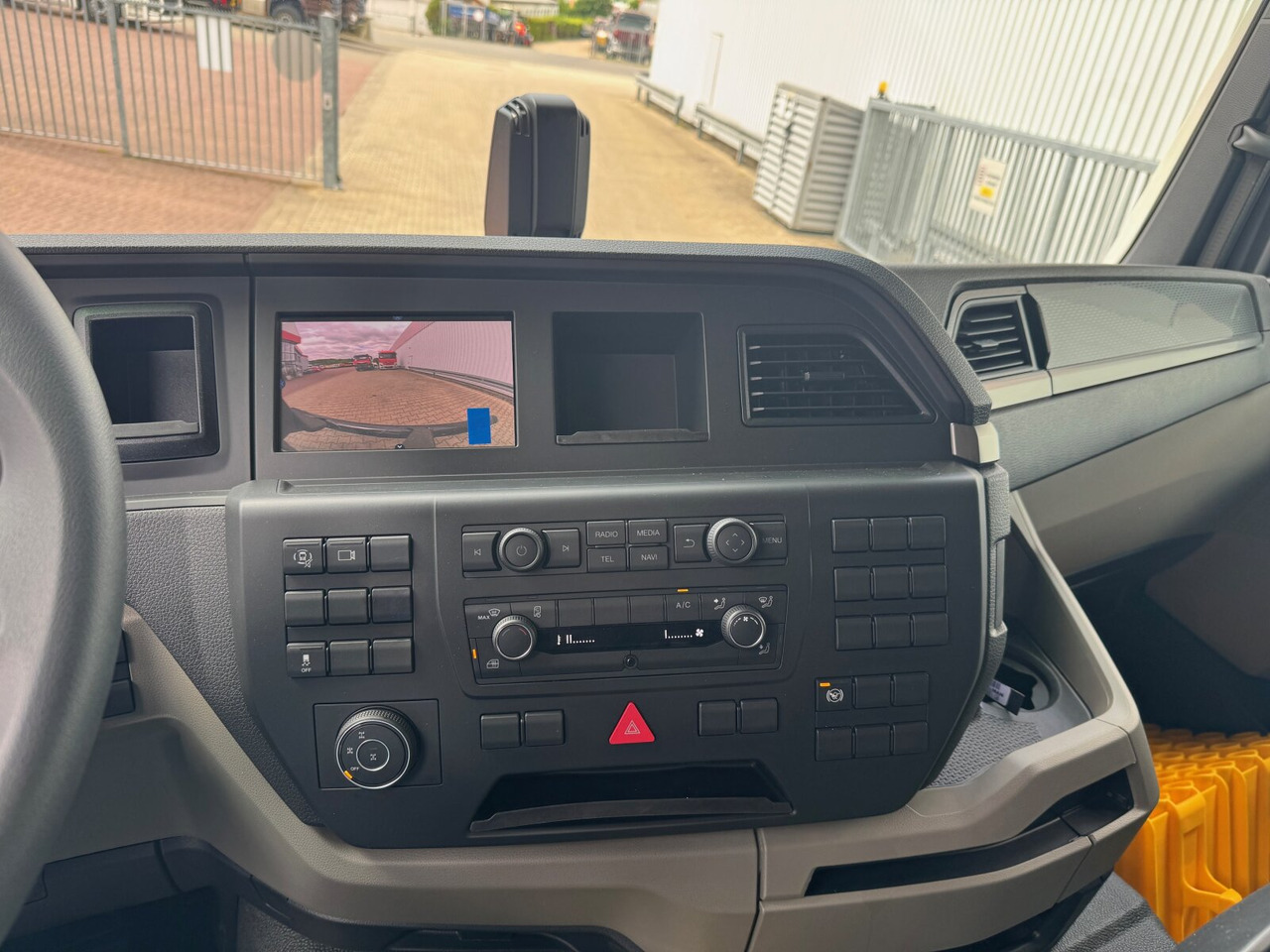 MAN TGS 33.480 6x6 BB CH TGS 33.480 6x6 BB CH, Hohe Bauart, Nebenantrieb - Camión multibasculante: foto 4 MAN TGS 33.480 6x6 BB CH TGS 33.480 6x6 BB CH, Hohe Bauart, Nebenantrieb - Camión multibasculante: foto 4