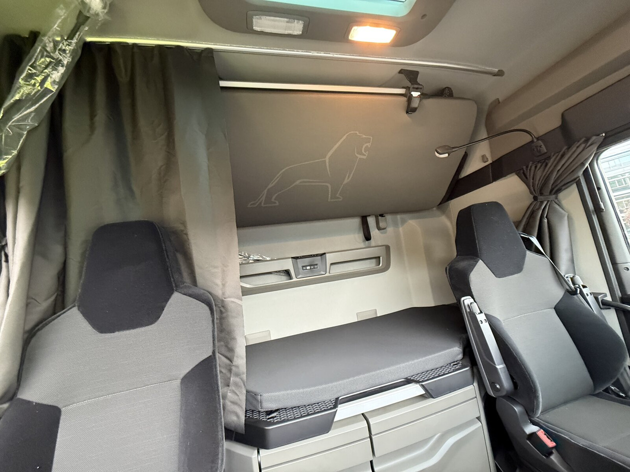 MAN TGX 26.470 6x2-4 BL TGX 26.470 6x2-4 BL, Lenk-/Liftachse, Retarder, Navi, Heckkran Atlas AK 170.2-A2 - Camión grúa, Camión caja abierta: foto 3 MAN TGX 26.470 6x2-4 BL TGX 26.470 6x2-4 BL, Lenk-/Liftachse, Retarder, Navi, Heckkran Atlas AK 170.2-A2 - Camión grúa, Camión caja abierta: foto 3