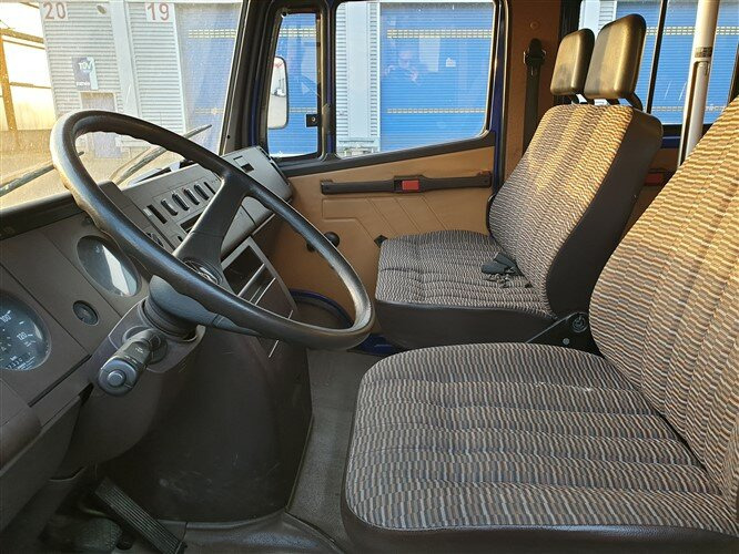 Mercedes-Benz 508 D 4x2 Doka 508 D 4x2 Doka, EX-THW - Camión lona: foto 2 Mercedes-Benz 508 D 4x2 Doka 508 D 4x2 Doka, EX-THW - Camión lona: foto 2