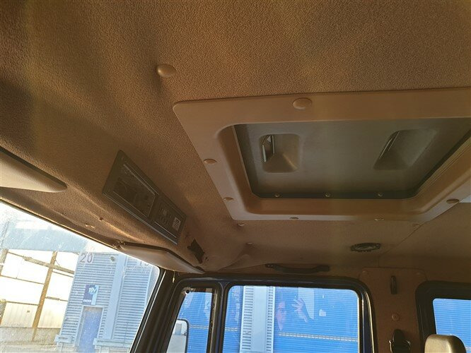 Mercedes-Benz 508 D 4x2 Doka 508 D 4x2 Doka, EX-THW - Camión lona: foto 5 Mercedes-Benz 508 D 4x2 Doka 508 D 4x2 Doka, EX-THW - Camión lona: foto 5