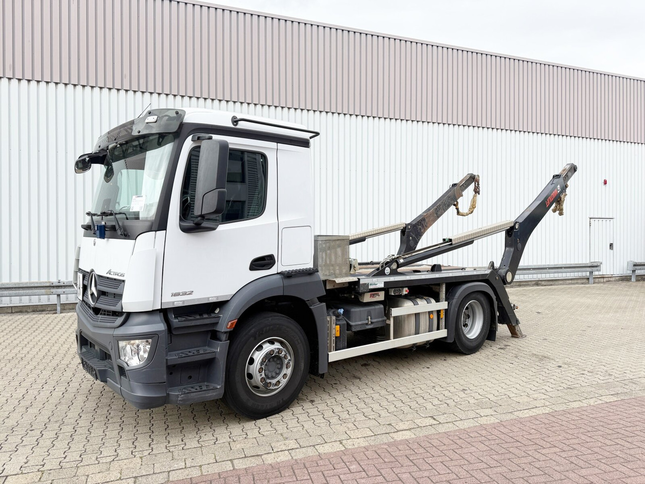 Mercedes-Benz Actros 1832 L 4x2 Actros 1832 L 4x2, Navi, MultimediaCockpit, Funk - Camión portacontenedor de cadenas: foto 1 Mercedes-Benz Actros 1832 L 4x2 Actros 1832 L 4x2, Navi, MultimediaCockpit, Funk - Camión portacontenedor de cadenas: foto 1