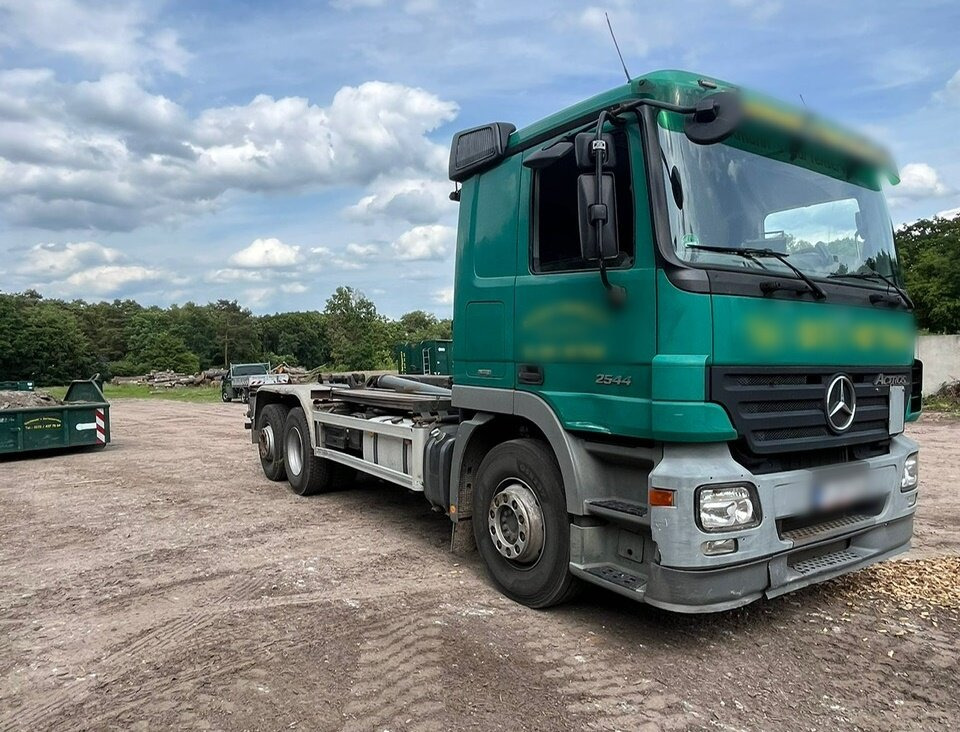 Mercedes-Benz Actros 2544 L 6x2 Actros 2544 L 6x2, Lenkachse, 2x AHK - Camión chasis: foto 1 Mercedes-Benz Actros 2544 L 6x2 Actros 2544 L 6x2, Lenkachse, 2x AHK - Camión chasis: foto 1