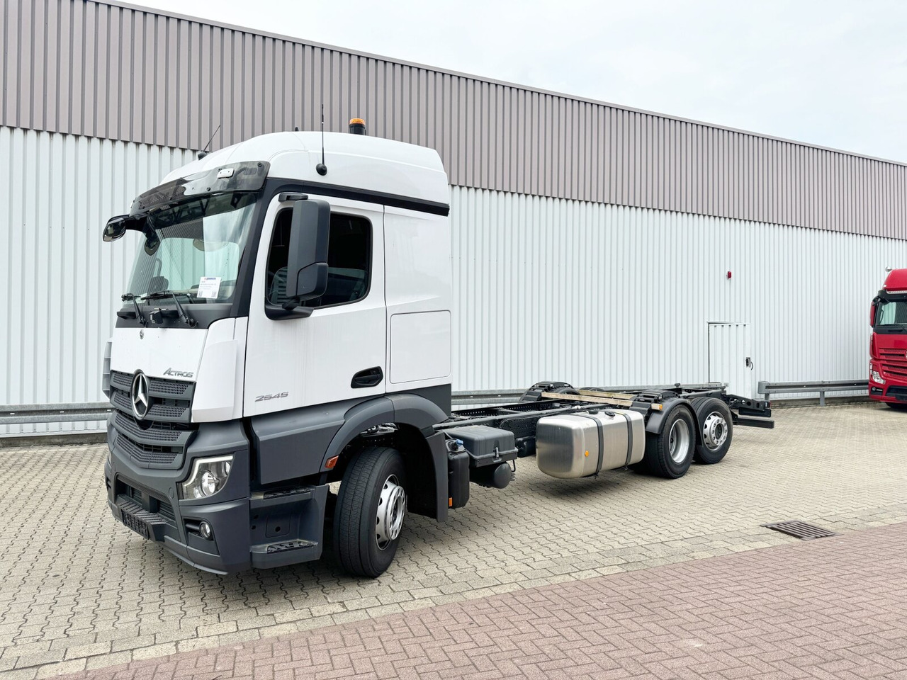 Mercedes-Benz Actros 2545 L 6x2 Actros 2545 L 6x2, Lenk-/Liftachse, StreamSpace, MultimediaCockpit - Camión chasis: foto 1 Mercedes-Benz Actros 2545 L 6x2 Actros 2545 L 6x2, Lenk-/Liftachse, StreamSpace, MultimediaCockpit - Camión chasis: foto 1