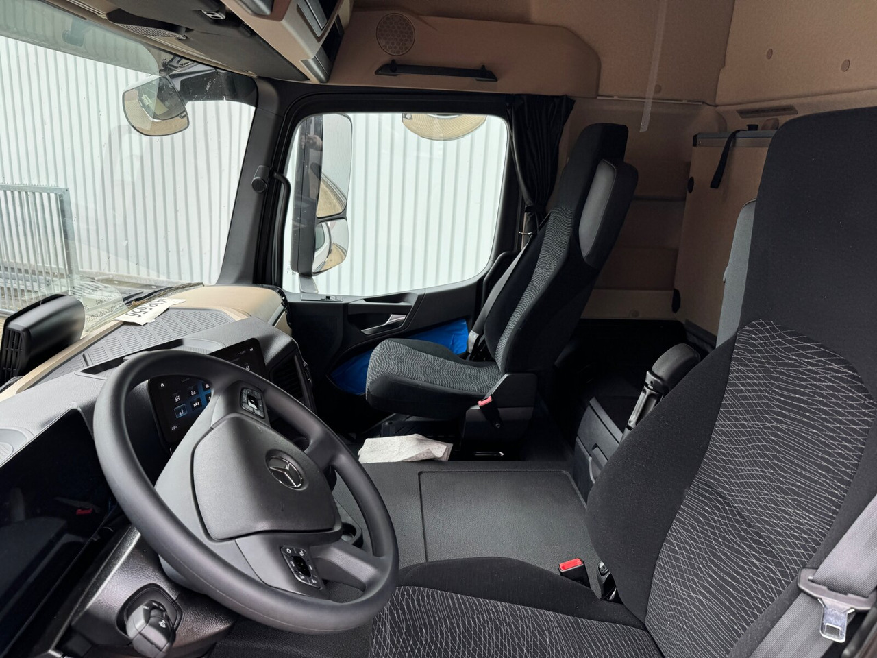 Mercedes-Benz Actros 2545 L 6x2 Actros 2545 L 6x2, Lenk-/Liftachse, StreamSpace, MultimediaCockpit - Camión chasis: foto 2 Mercedes-Benz Actros 2545 L 6x2 Actros 2545 L 6x2, Lenk-/Liftachse, StreamSpace, MultimediaCockpit - Camión chasis: foto 2