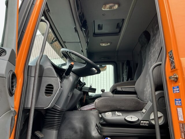 Foto del interior 1: Camión chasis Mercedes-Benz Actros 2632/41 6x4 Actros 2632/41 6x4