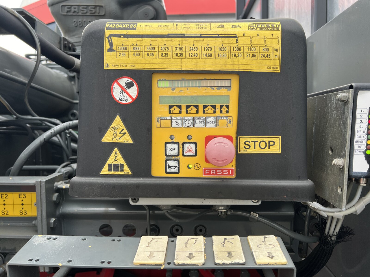 Mercedes-Benz Actros 3346 AK 6x6 Actros 3346 AK 6x6, 134t Anhängelast WSK, Heckkran Fassi F420AXP.26, Funk, Winde - Camión grúa: foto 3 Mercedes-Benz Actros 3346 AK 6x6 Actros 3346 AK 6x6, 134t Anhängelast WSK, Heckkran Fassi F420AXP.26, Funk, Winde - Camión grúa: foto 3