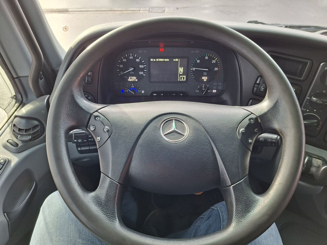 Mercedes-Benz Actros 4146 K 8x4/4 Actros 4146 K 8x4/4, Retarder, Kran Hiab XS 477 E-7 HiPro, Bj. 2010, Flyjib, Seilwinde, Funk - Camión multibasculante, Camión grúa: foto 4 Mercedes-Benz Actros 4146 K 8x4/4 Actros 4146 K 8x4/4, Retarder, Kran Hiab XS 477 E-7 HiPro, Bj. 2010, Flyjib, Seilwinde, Funk - Camión multibasculante, Camión grúa: foto 4