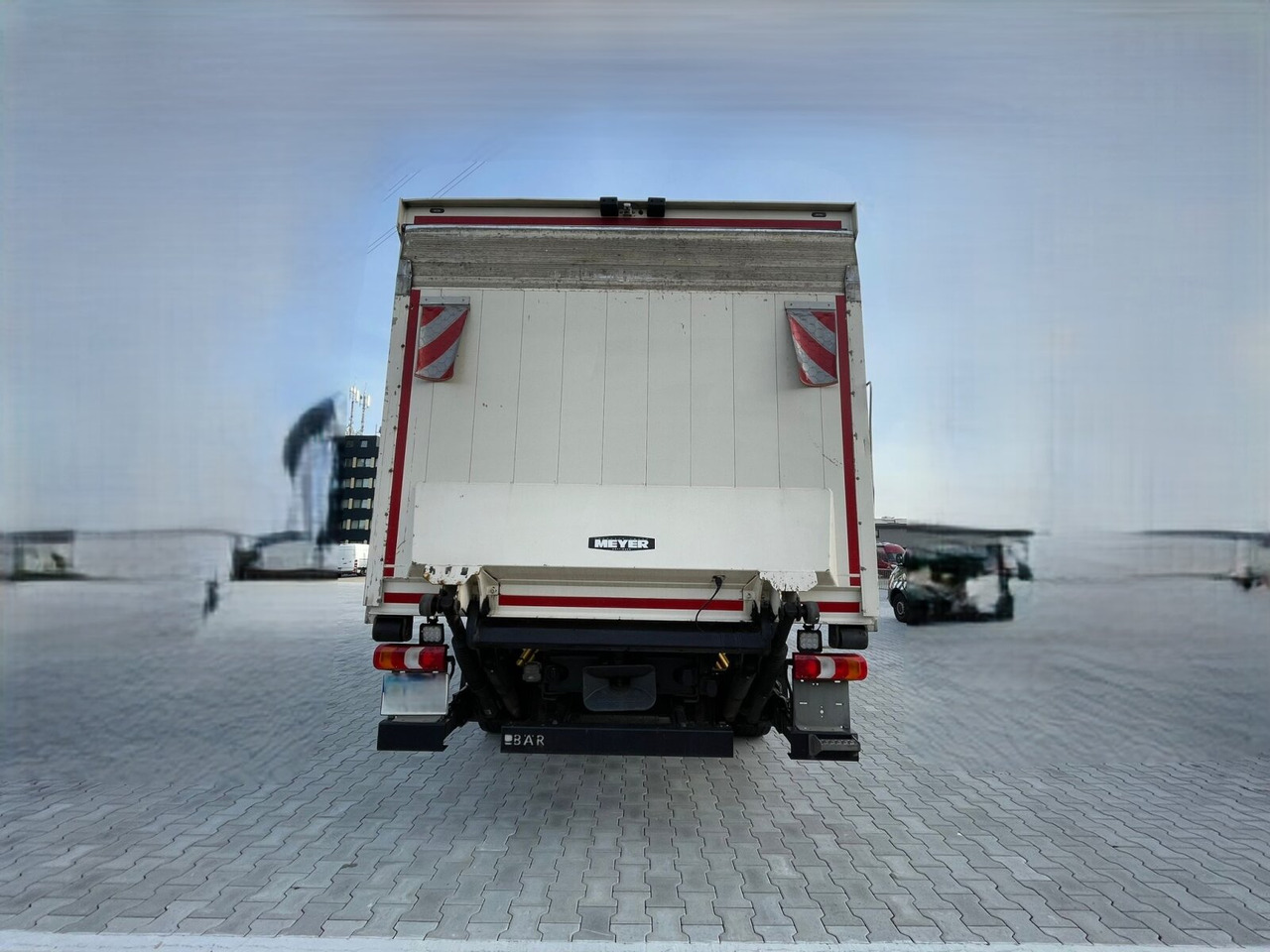 Mercedes-Benz Antos 2535 L 6x2 Antos 2535 L 6x2, Lenk-/Liftachse, LBW BÄR - Camión caja cerrada: foto 3 Mercedes-Benz Antos 2535 L 6x2 Antos 2535 L 6x2, Lenk-/Liftachse, LBW BÄR - Camión caja cerrada: foto 3