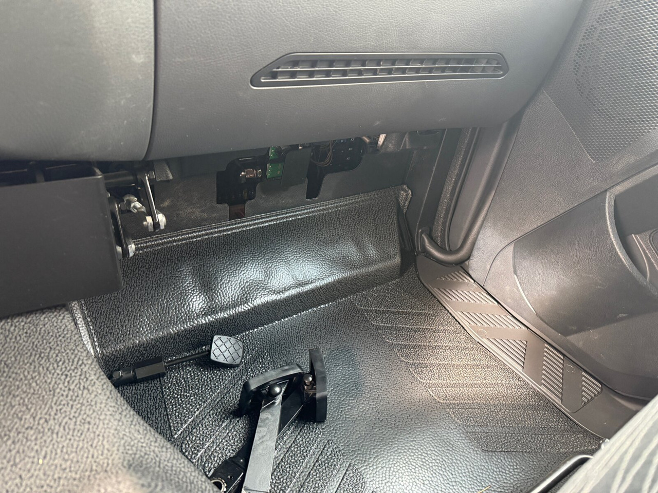 Mercedes-Benz Arocs 1827/30 A 4x4 Arocs 1827/30 A 4x4, Ex-! - Camión caja abierta: foto 3 Mercedes-Benz Arocs 1827/30 A 4x4 Arocs 1827/30 A 4x4, Ex-! - Camión caja abierta: foto 3