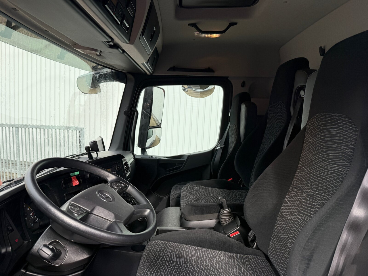 Mercedes-Benz Arocs 1827 A 4x4 Arocs 1827 A 4x4, Ex-Bundeswehr! - Camión caja abierta: foto 2 Mercedes-Benz Arocs 1827 A 4x4 Arocs 1827 A 4x4, Ex-Bundeswehr! - Camión caja abierta: foto 2